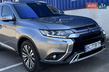 Внедорожник / Кроссовер Mitsubishi Outlander 2019 в Львове