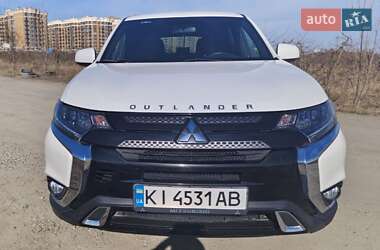 Позашляховик / Кросовер Mitsubishi Outlander 2018 в Києві