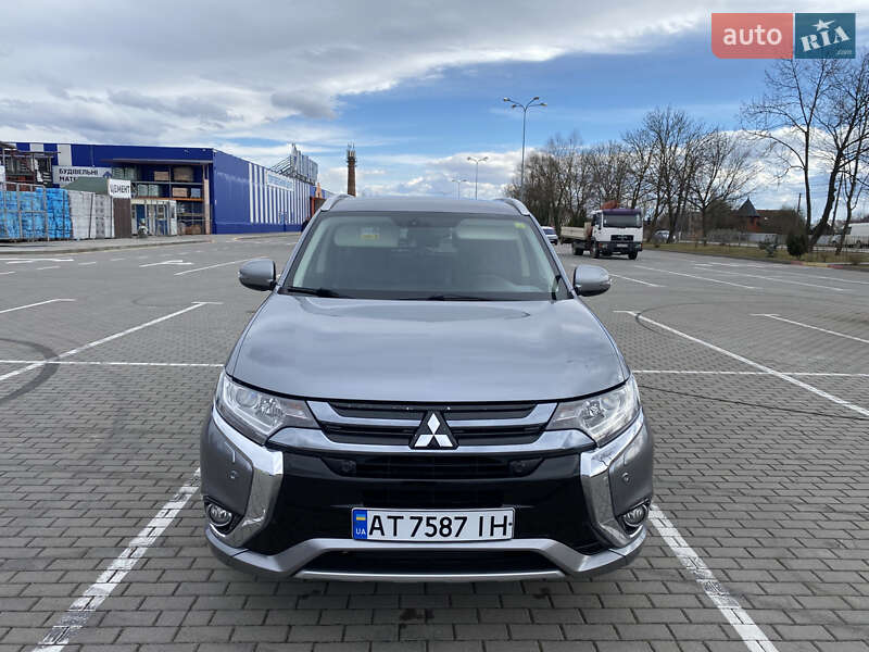 Позашляховик / Кросовер Mitsubishi Outlander 2016 в Коломиї