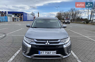 Позашляховик / Кросовер Mitsubishi Outlander 2016 в Коломиї