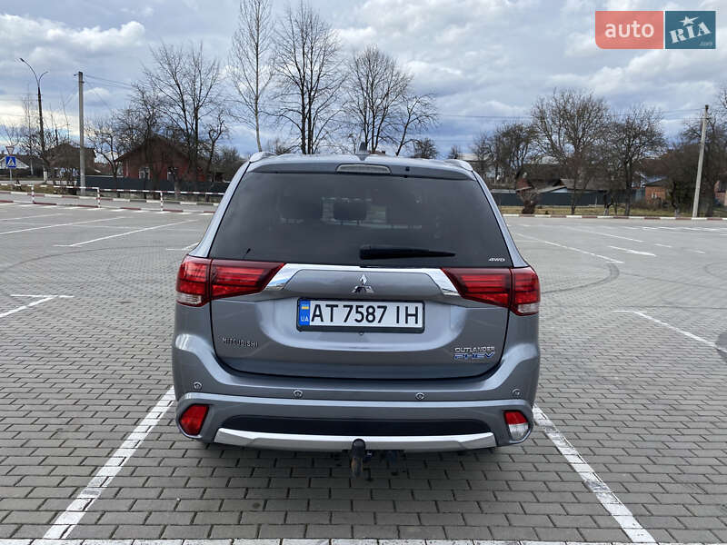 Позашляховик / Кросовер Mitsubishi Outlander 2016 в Коломиї