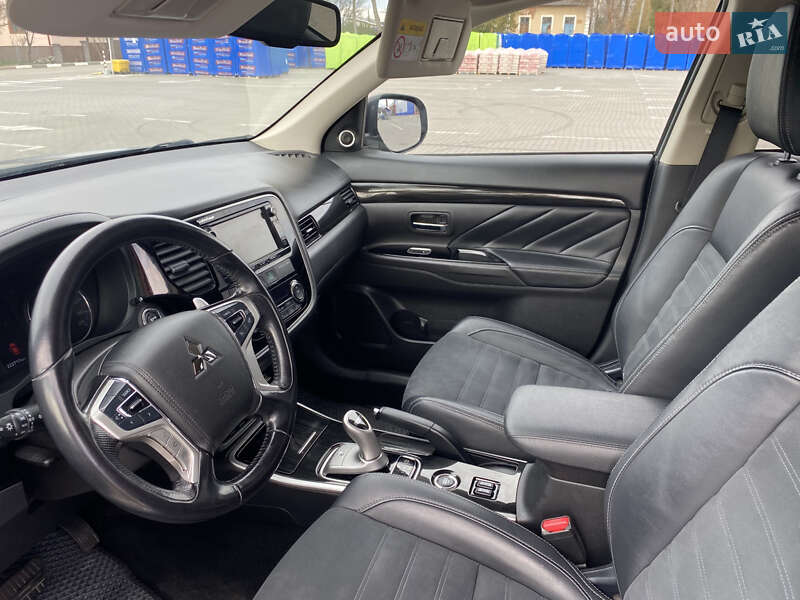 Позашляховик / Кросовер Mitsubishi Outlander 2016 в Коломиї