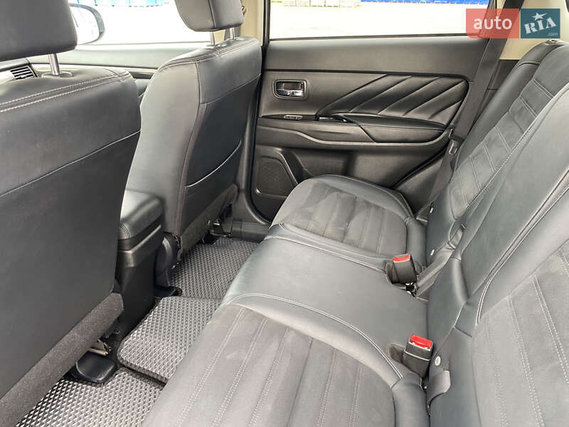 Позашляховик / Кросовер Mitsubishi Outlander 2016 в Коломиї