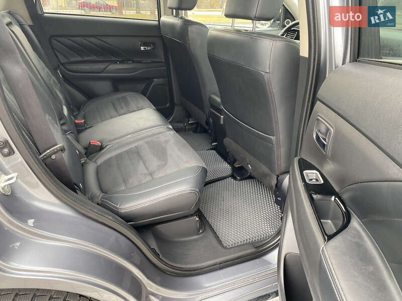 Позашляховик / Кросовер Mitsubishi Outlander 2016 в Коломиї