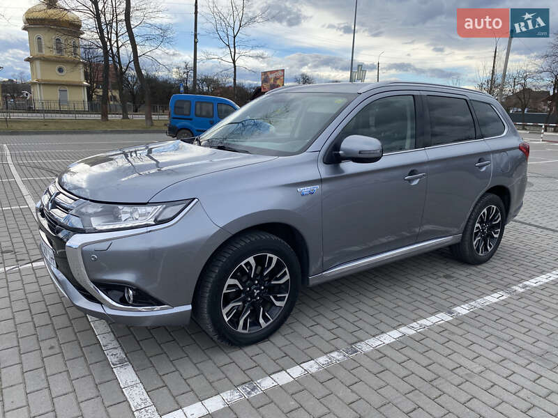 Позашляховик / Кросовер Mitsubishi Outlander 2016 в Коломиї