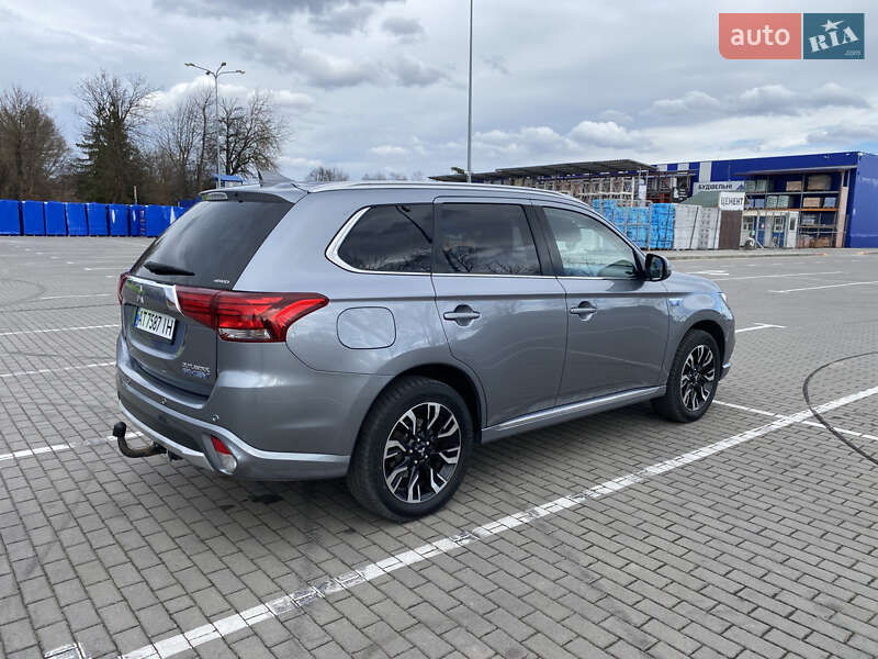 Позашляховик / Кросовер Mitsubishi Outlander 2016 в Коломиї