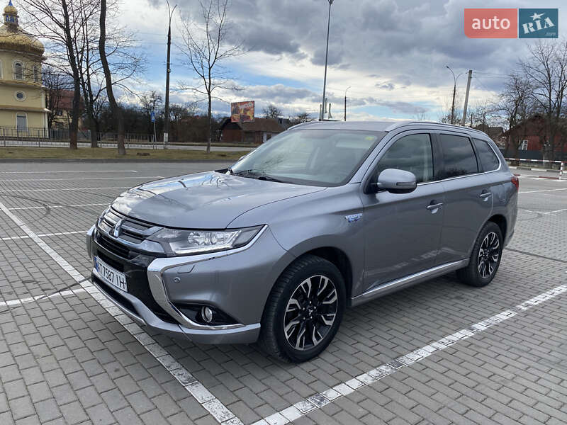 Позашляховик / Кросовер Mitsubishi Outlander 2016 в Коломиї