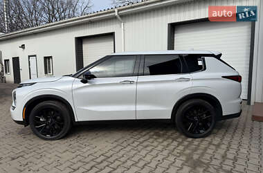 Внедорожник / Кроссовер Mitsubishi Outlander 2022 в 