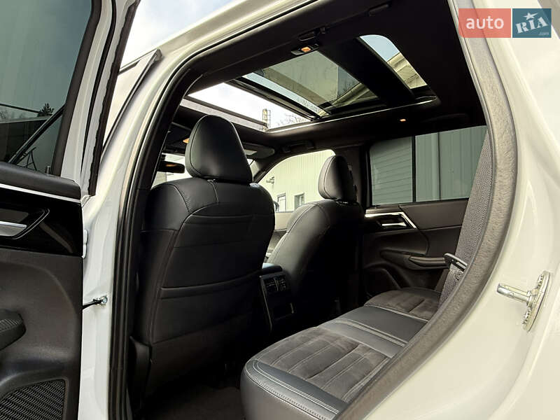 Позашляховик / Кросовер Mitsubishi Outlander 2022 в Києві