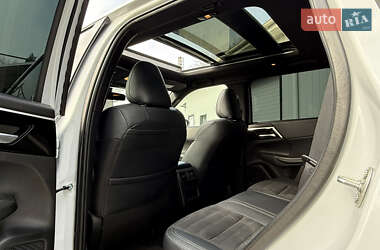 Внедорожник / Кроссовер Mitsubishi Outlander 2022 в 