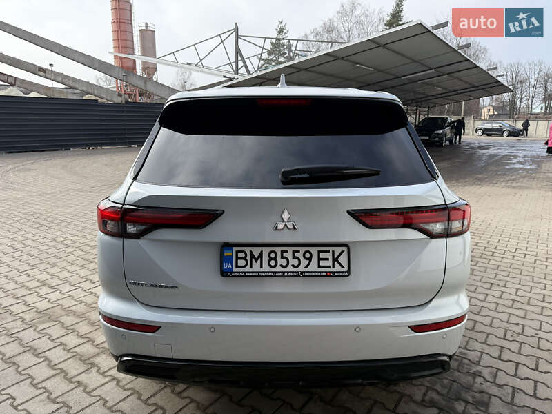 Позашляховик / Кросовер Mitsubishi Outlander 2022 в Києві