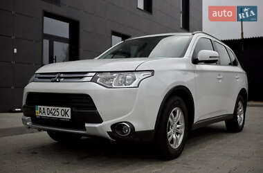 Внедорожник / Кроссовер Mitsubishi Outlander 2014 в 
