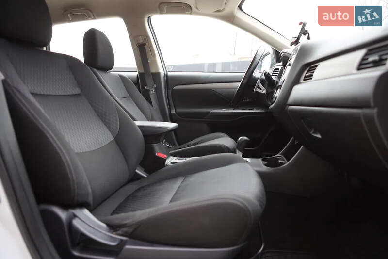 Внедорожник / Кроссовер Mitsubishi Outlander 2014 в Киеве