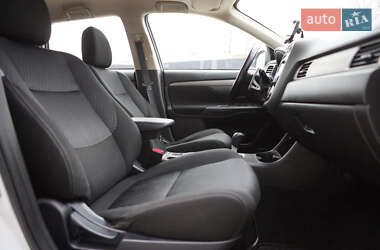 Внедорожник / Кроссовер Mitsubishi Outlander 2014 в 