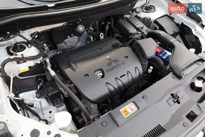 Внедорожник / Кроссовер Mitsubishi Outlander 2014 в Киеве