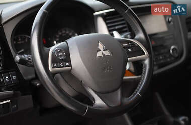 Внедорожник / Кроссовер Mitsubishi Outlander 2014 в 