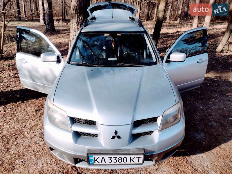 Внедорожник / Кроссовер Mitsubishi Outlander 2003 в Киеве