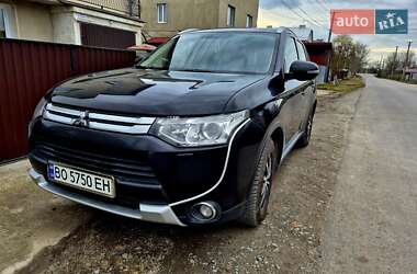 Внедорожник / Кроссовер Mitsubishi Outlander 2014 в 