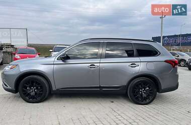 Позашляховик / Кросовер Mitsubishi Outlander 2019 в 
