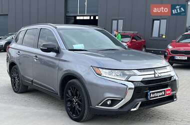 Позашляховик / Кросовер Mitsubishi Outlander 2019 в 