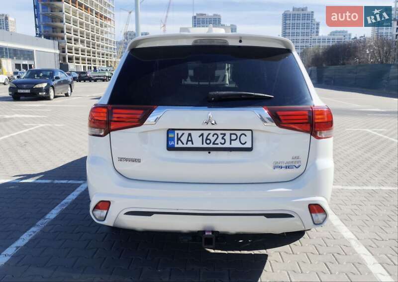 Позашляховик / Кросовер Mitsubishi Outlander 2019 в Києві