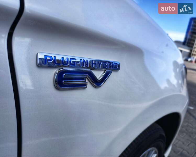 Позашляховик / Кросовер Mitsubishi Outlander 2019 в Києві