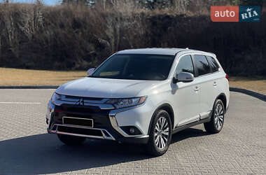 Позашляховик / Кросовер Mitsubishi Outlander 2018 в Тернополі