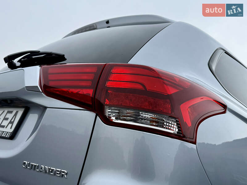 Внедорожник / Кроссовер Mitsubishi Outlander 2017 в Черновцах