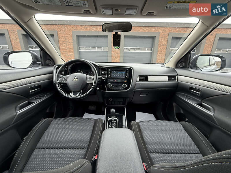 Внедорожник / Кроссовер Mitsubishi Outlander 2017 в Черновцах