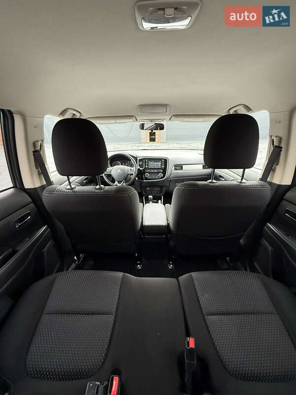 Внедорожник / Кроссовер Mitsubishi Outlander 2017 в Черновцах