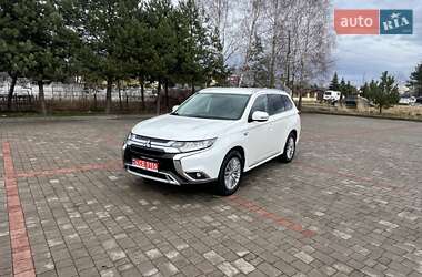 Позашляховик / Кросовер Mitsubishi Outlander 2016 в Солонці