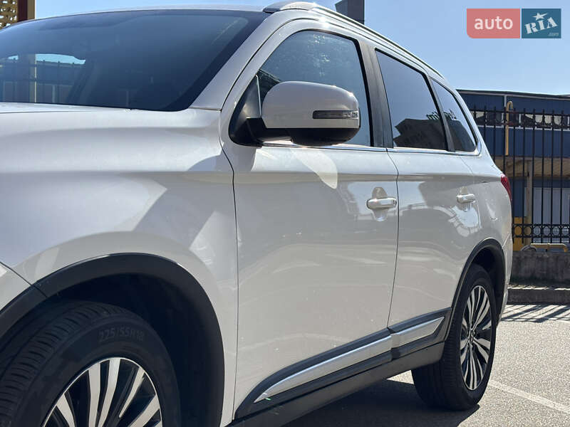 Внедорожник / Кроссовер Mitsubishi Outlander 2018 в Киеве фото 6 Внедорожник / Кроссовер Mitsubishi Outlander 2018 в Киеве
