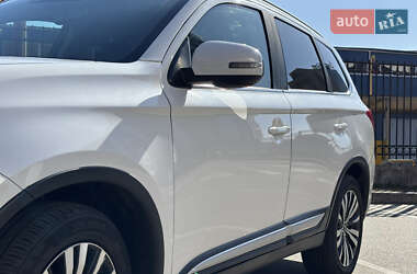 Внедорожник / Кроссовер Mitsubishi Outlander 2018 в 