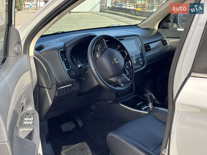 Внедорожник / Кроссовер Mitsubishi Outlander 2018 в Киеве фото 14 Внедорожник / Кроссовер Mitsubishi Outlander 2018 в Киеве