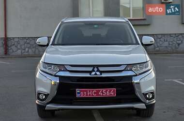 Внедорожник / Кроссовер Mitsubishi Outlander 2016 в 