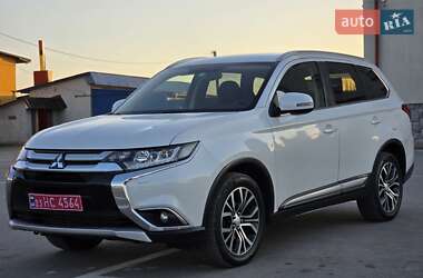 Внедорожник / Кроссовер Mitsubishi Outlander 2016 в 