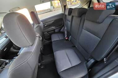 Внедорожник / Кроссовер Mitsubishi Outlander 2016 в 
