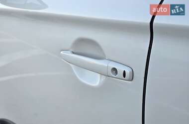 Внедорожник / Кроссовер Mitsubishi Outlander 2016 в 