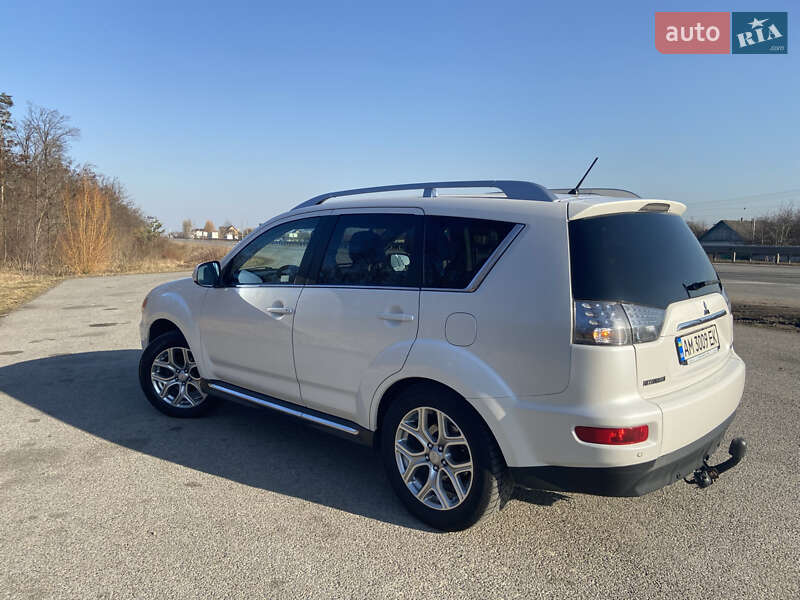 Позашляховик / Кросовер Mitsubishi Outlander 2010 в Житомирі