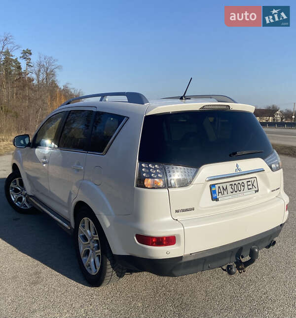 Позашляховик / Кросовер Mitsubishi Outlander 2010 в Житомирі