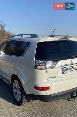 Внедорожник / Кроссовер Mitsubishi Outlander 2010 в 