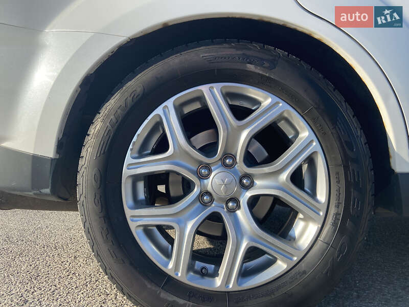 Позашляховик / Кросовер Mitsubishi Outlander 2010 в Житомирі