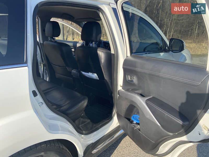 Позашляховик / Кросовер Mitsubishi Outlander 2010 в Житомирі