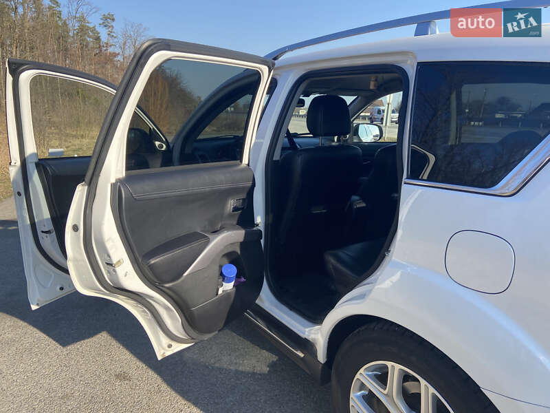 Позашляховик / Кросовер Mitsubishi Outlander 2010 в Житомирі