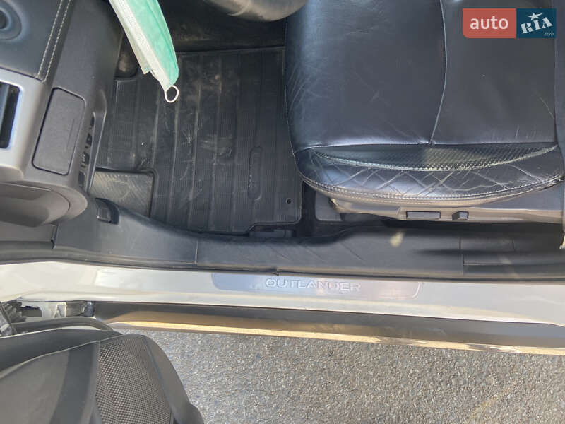 Позашляховик / Кросовер Mitsubishi Outlander 2010 в Житомирі