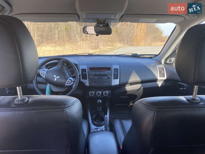 Позашляховик / Кросовер Mitsubishi Outlander 2010 в Житомирі