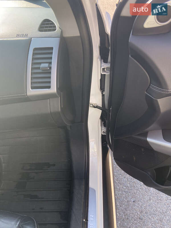 Позашляховик / Кросовер Mitsubishi Outlander 2010 в Житомирі