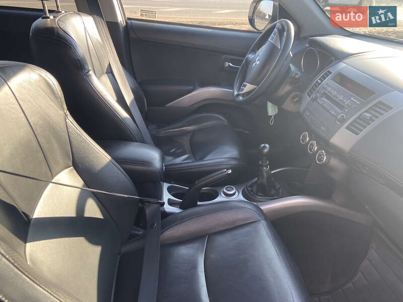 Позашляховик / Кросовер Mitsubishi Outlander 2010 в Житомирі