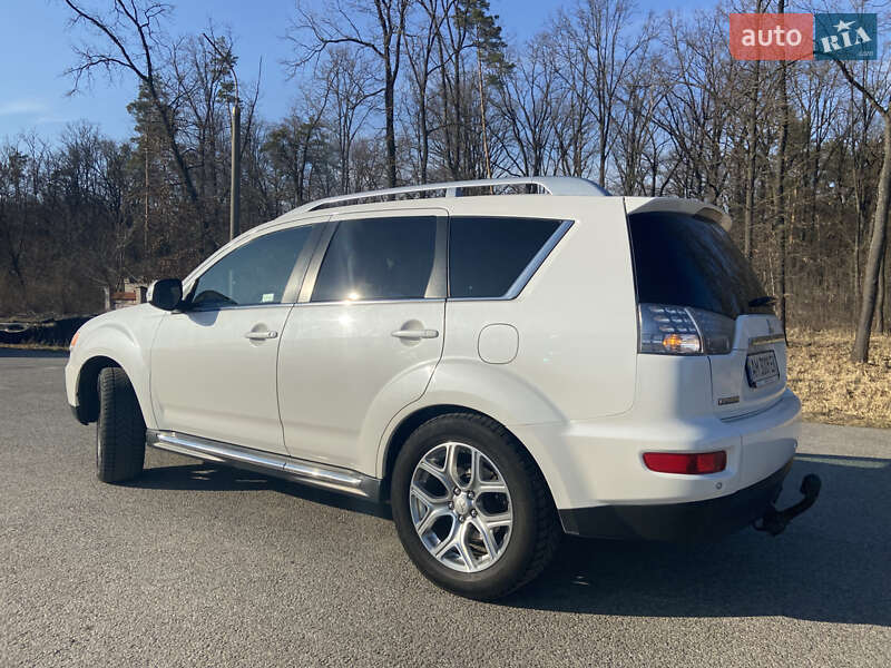 Позашляховик / Кросовер Mitsubishi Outlander 2010 в Житомирі