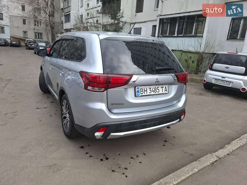 Внедорожник / Кроссовер Mitsubishi Outlander 2015 в Одессе фото 6 Внедорожник / Кроссовер Mitsubishi Outlander 2015 в Одессе